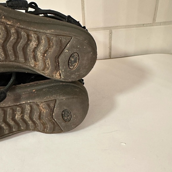 UGG 8 Gaviota sheep skin fringe black woman gorpcore casual outdoor suede boot - Picture 11 of 12